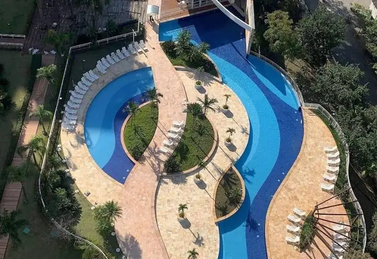 Piscina do condomínio Espaço Raposo, no Butantã