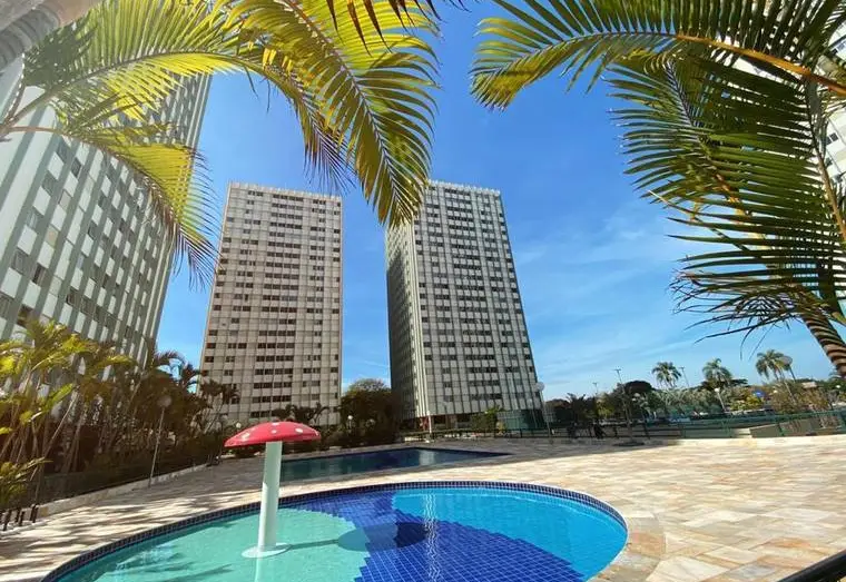 Torres e piscina do condomínio Ilha do Sul, no Alto de Pinheiros